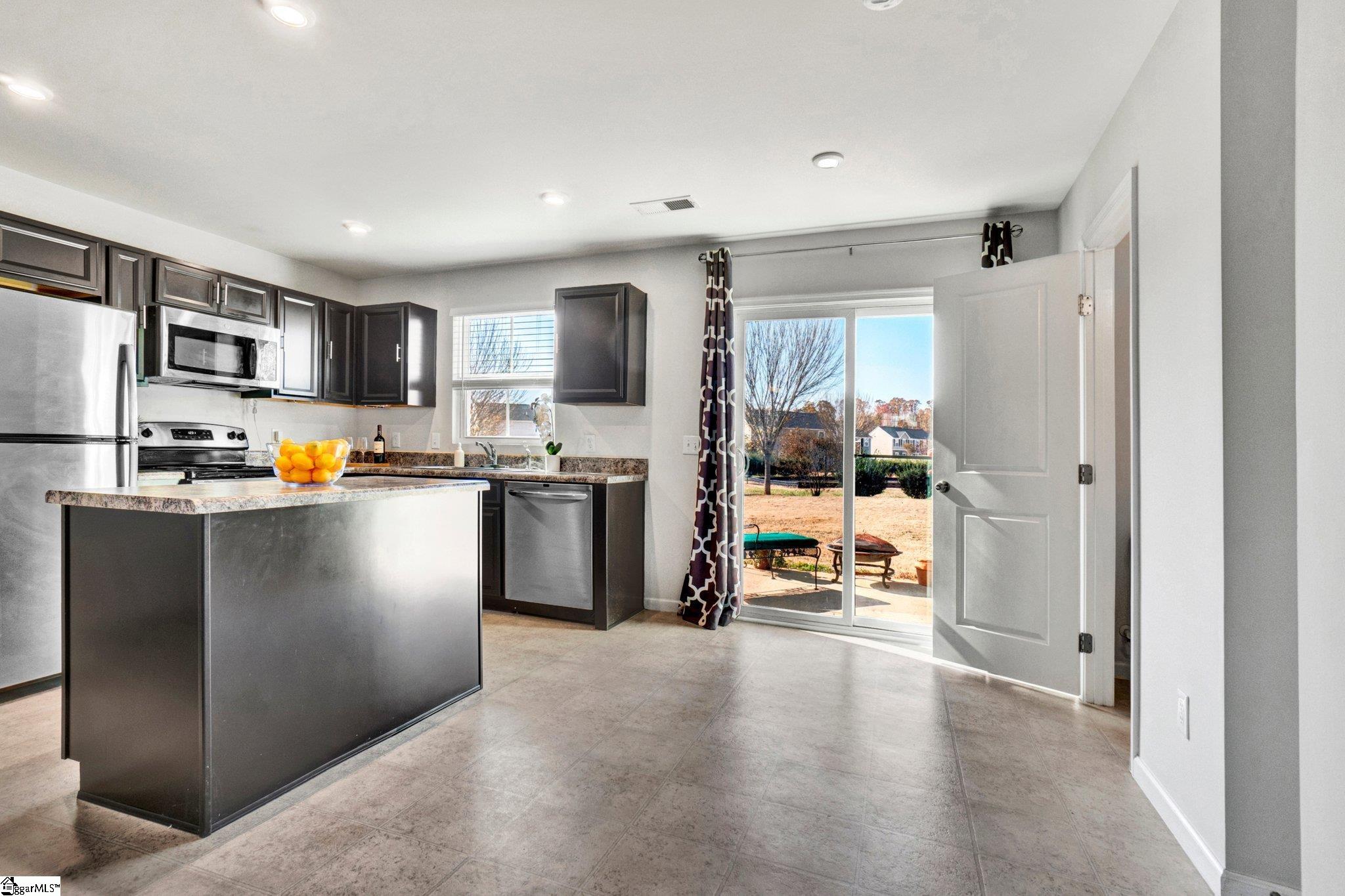 11 Tattershall Road Greenville, SC 29605 - Photo 5 of 39