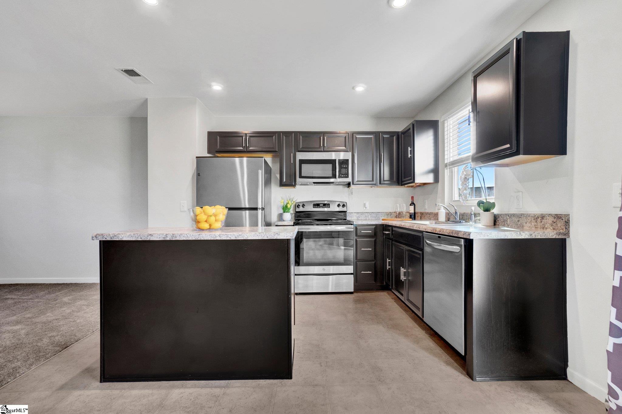 11 Tattershall Road Greenville, SC 29605 - Photo 6 of 39