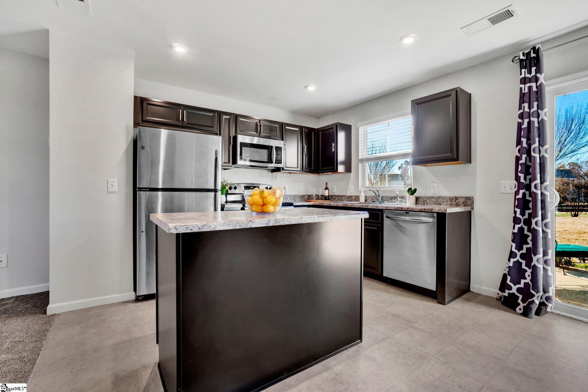 11 Tattershall Road Greenville, SC 29605 - Photo 7 of 39