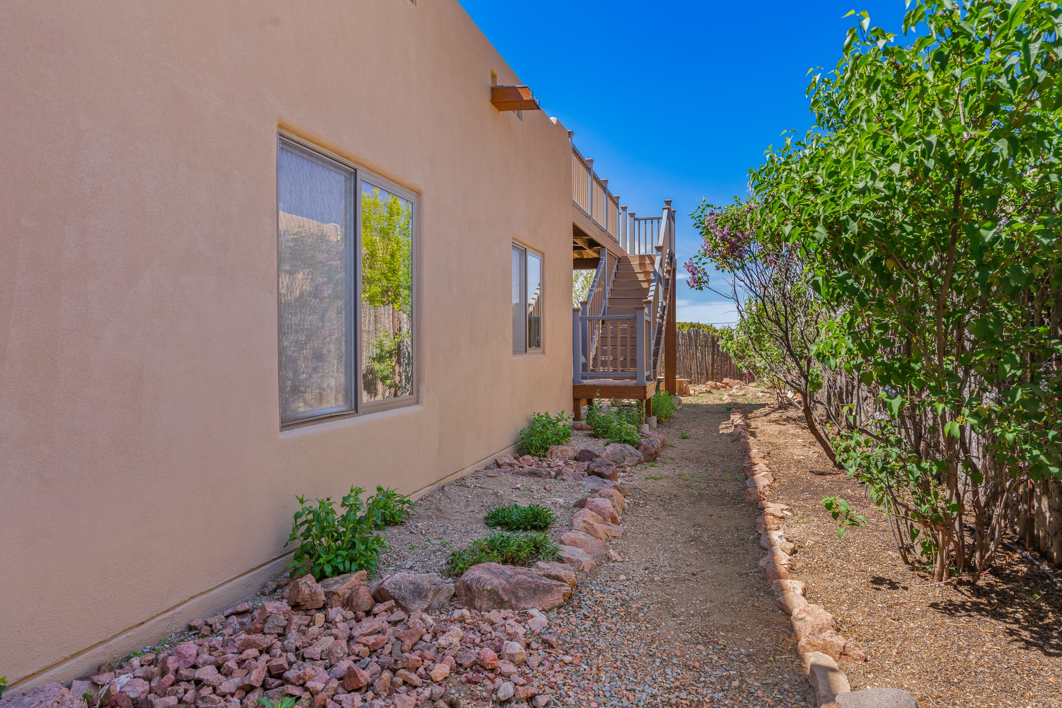 3754 Valmora Road Santa Fe, NM 87505 - Photo 21 of 22 side yard