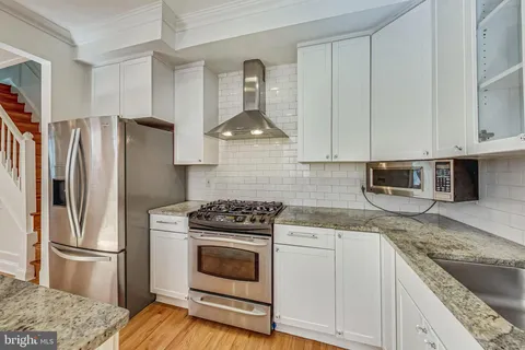 $1,200,000 | 524 10th Street Southeast, Washington, DC 20003