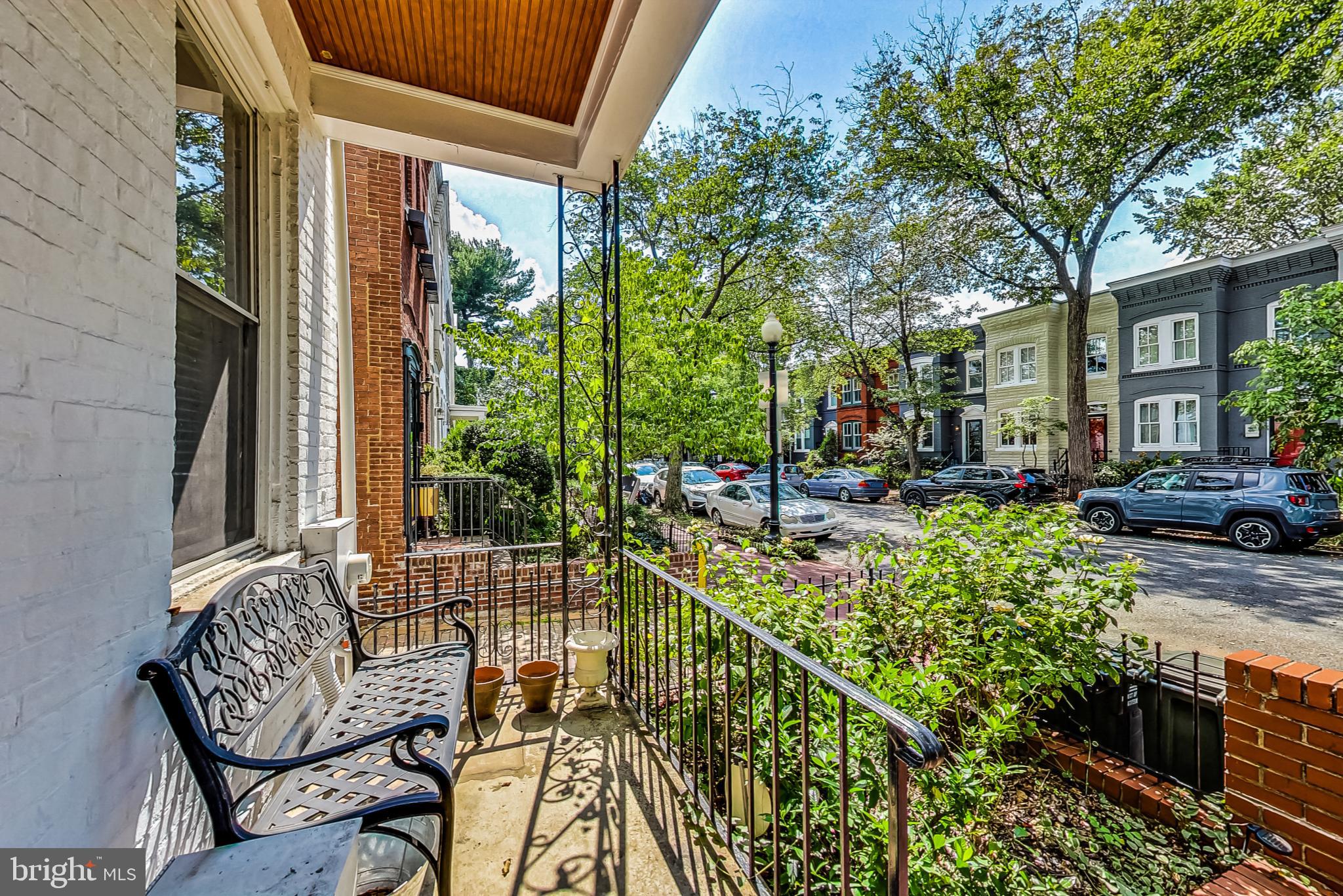 524 10th Street Southeast Washington, DC 20003 - Photo 4 of 35