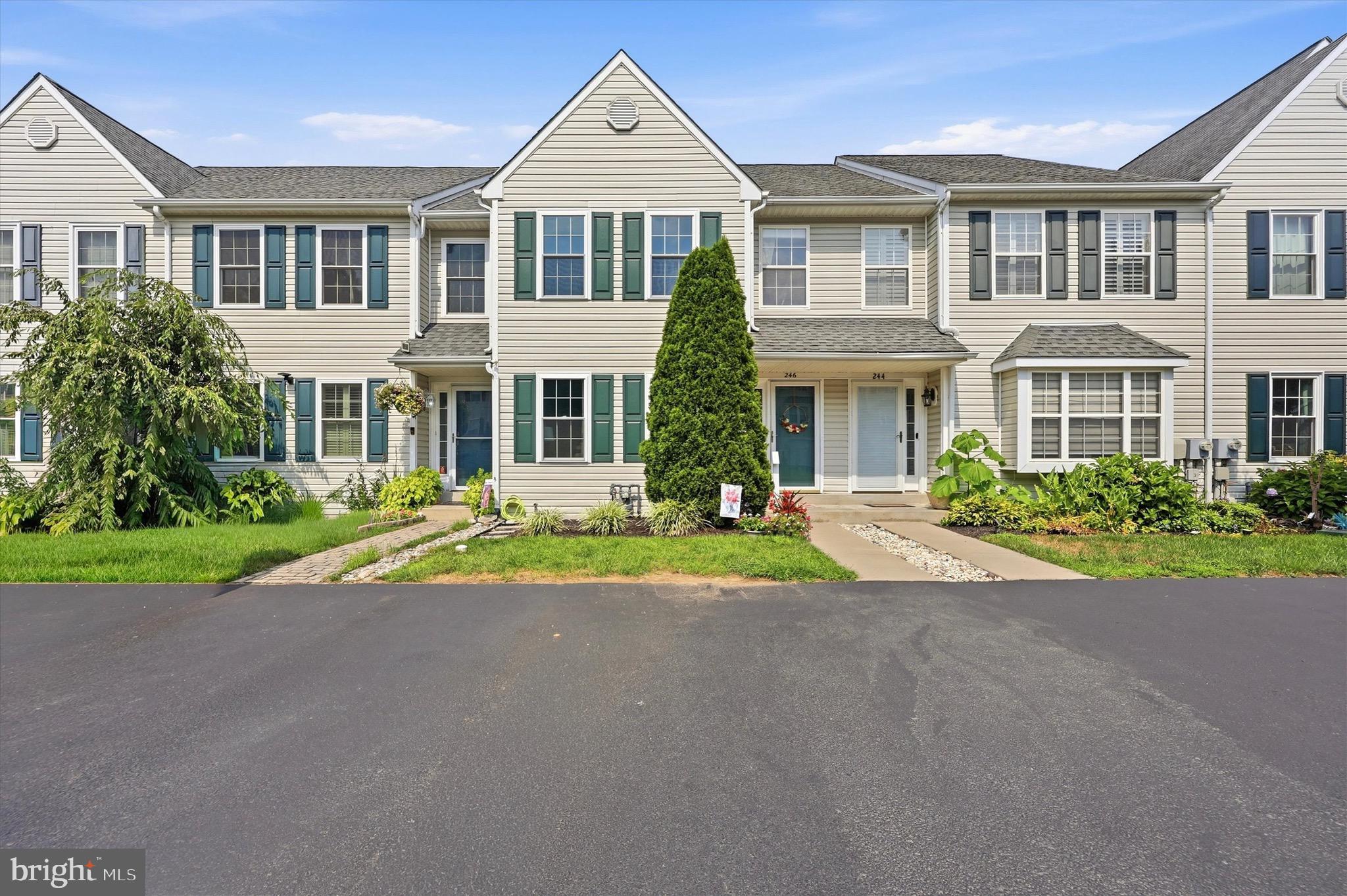 246 Springvalley Way Aston, PA 19014 - Photo 1 of 15 Gallery Image 1