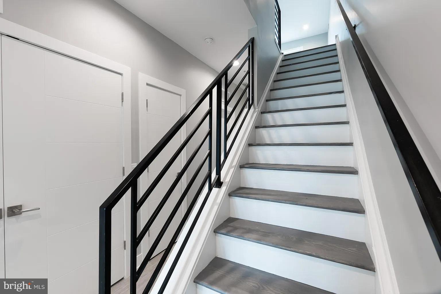 2055 Tasker Street Philadelphia, PA 19145 - Photo 25 of 40 a view of entryway