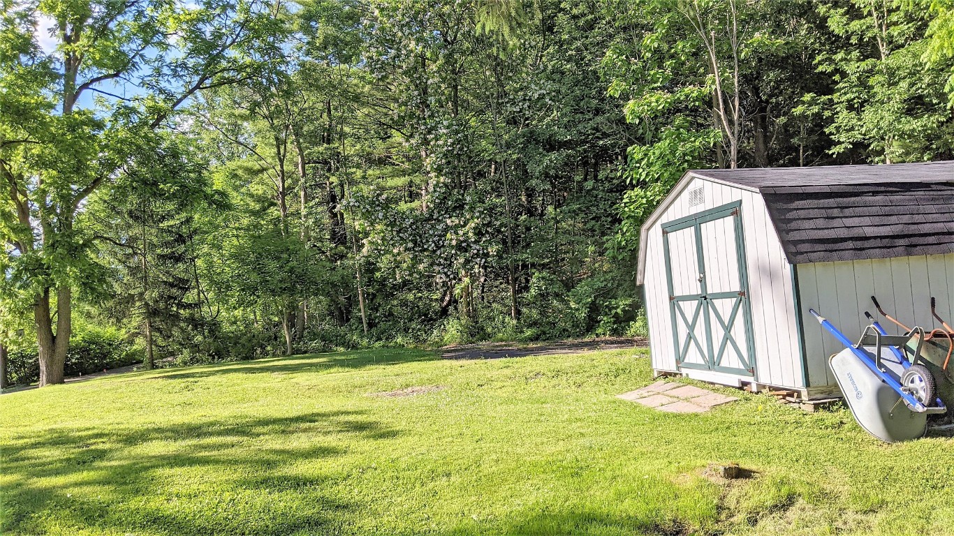 32 Belknap Road Endicott, NY 13760 - Photo 3 of 26 Gallery Image 3
