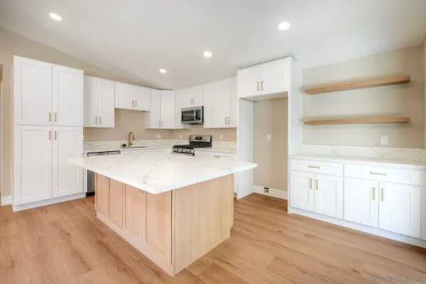 $884,000 | 578 East Indian Rock Road, Vista, CA 92084