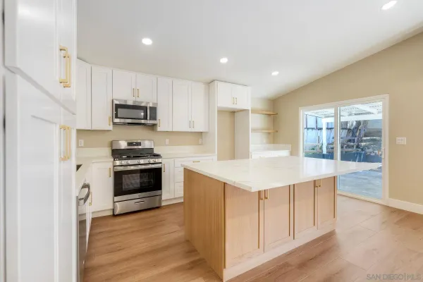 $884,000 | 578 East Indian Rock Road, Vista, CA 92084