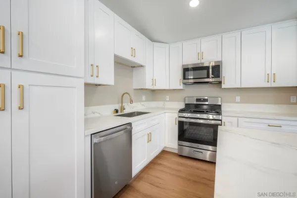 $884,000 | 578 East Indian Rock Road, Vista, CA 92084