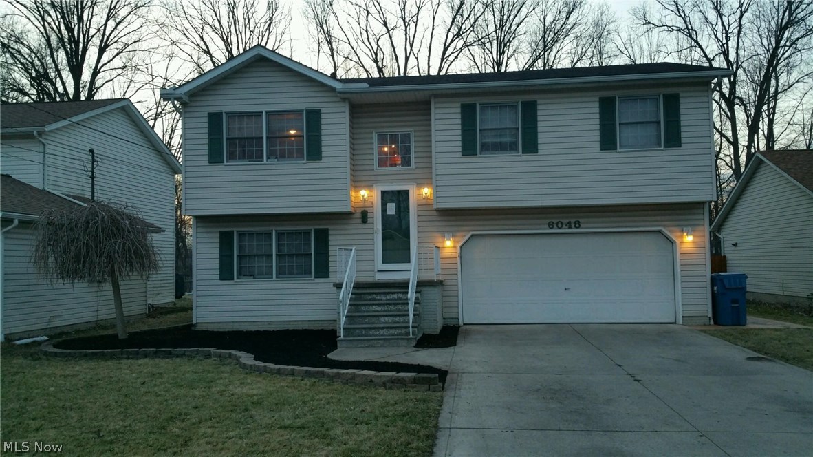 6048 Ridgeview Boulevard North Ridgeville, OH 44039 - Photo 1 of 18