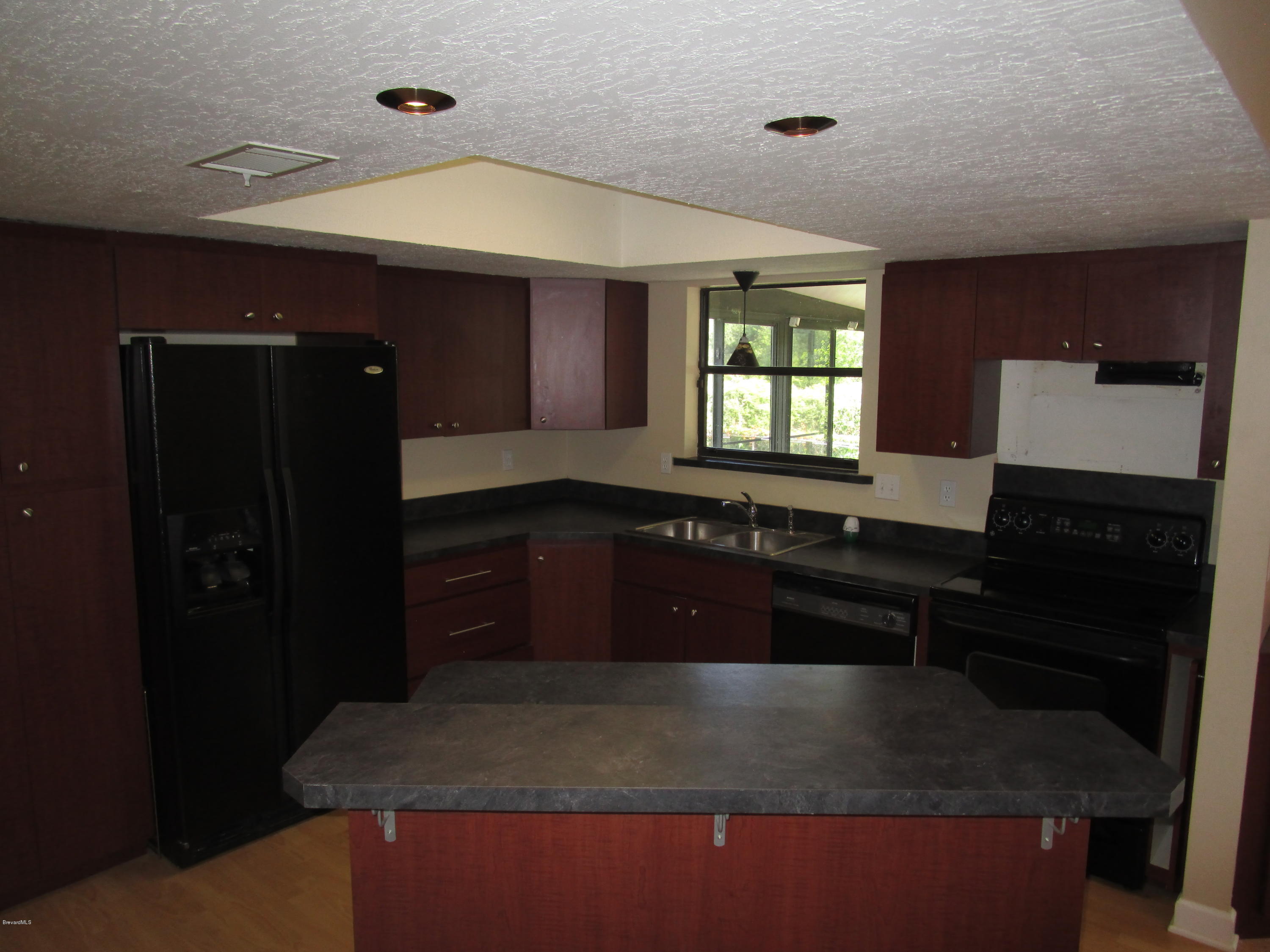 4075 Shuttle Court Merritt Island, FL 32953 - Photo 3 of 12 Kitchen