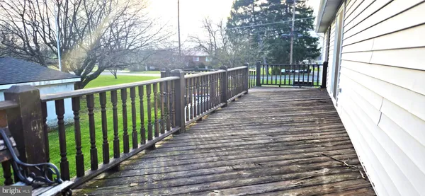a view of entryway and kitchen