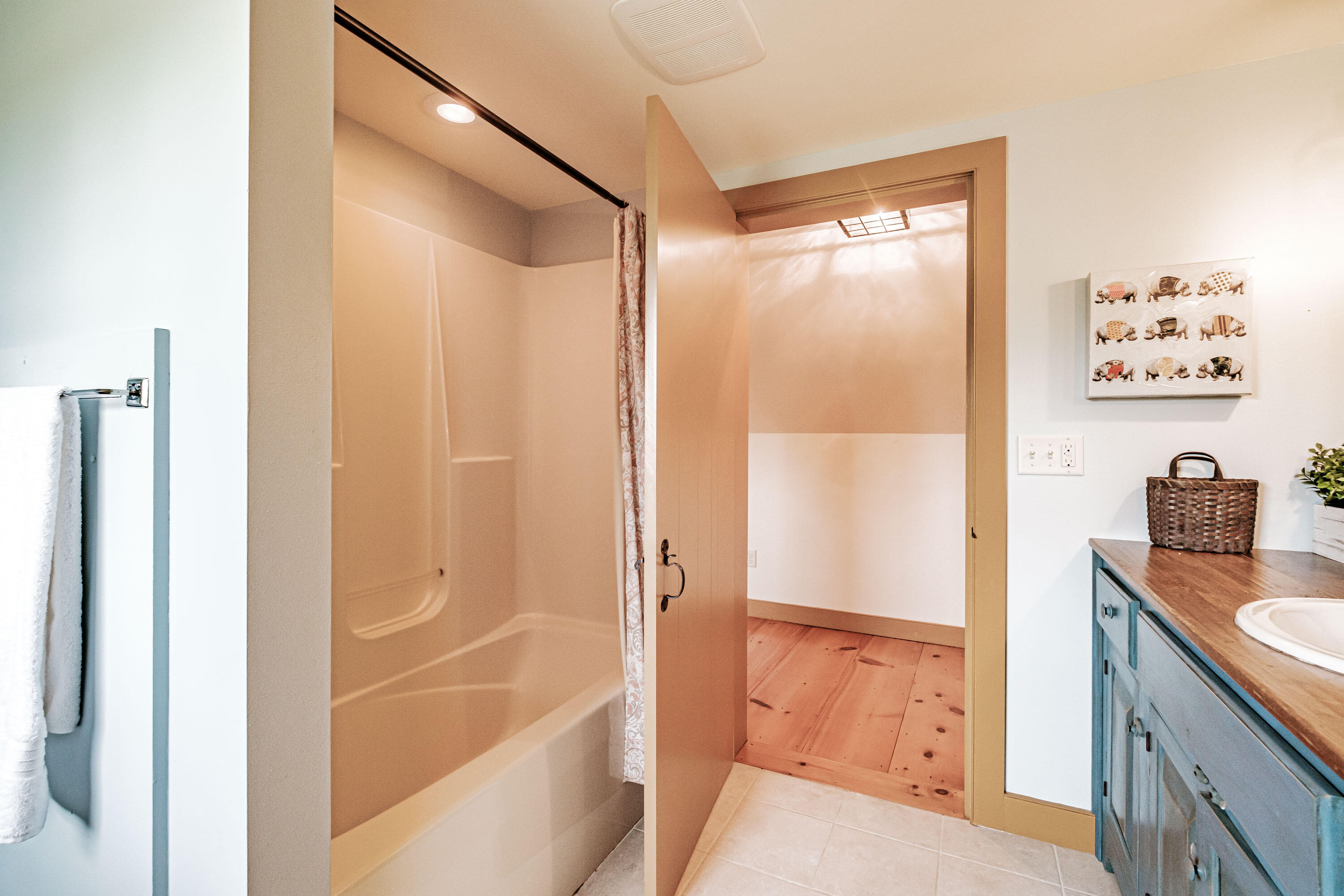 573 North Road Yarmouth, ME 04096 - Photo 59 of 118 2nd Floor Bath w/Tub