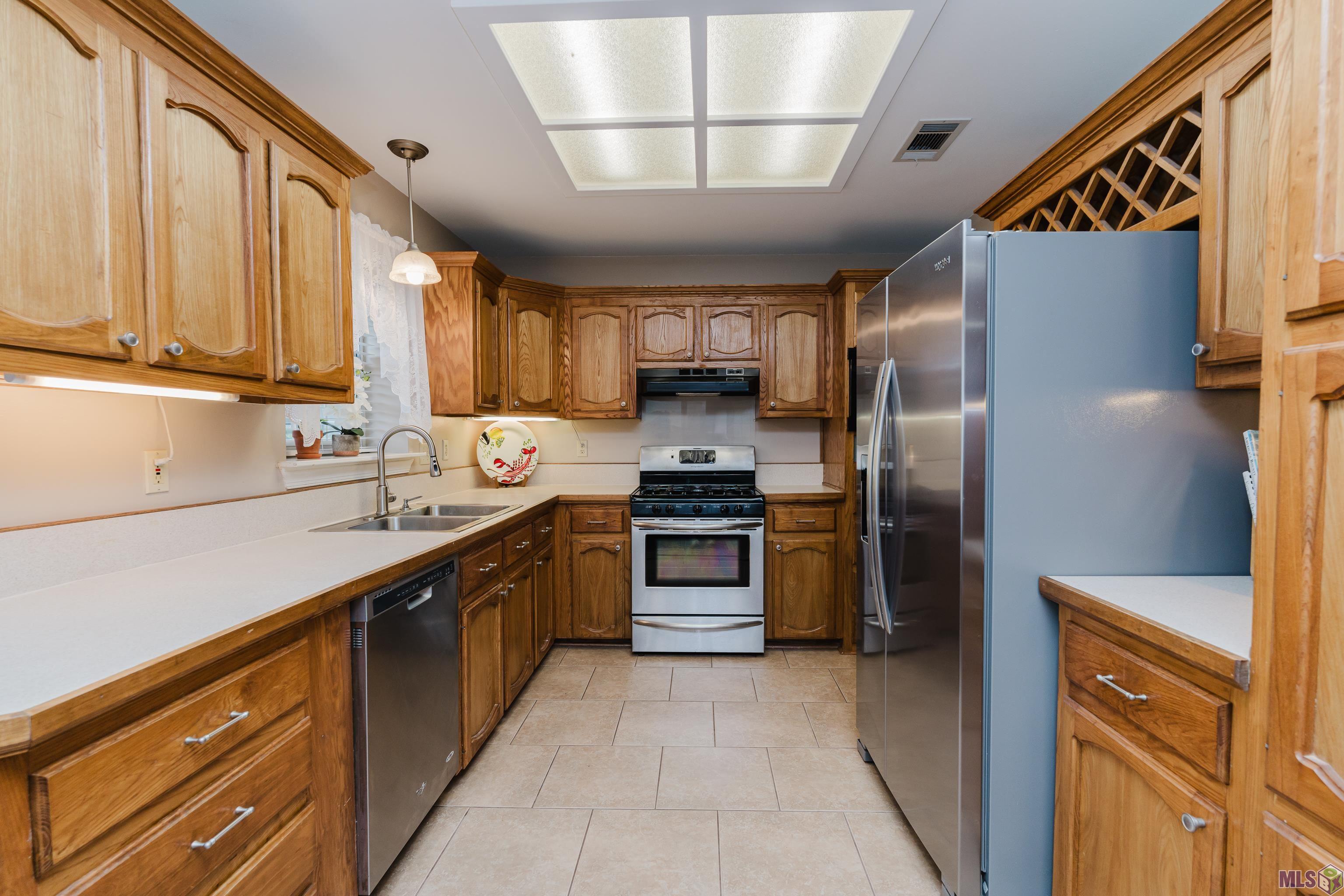 6057 Snowden Drive Baton Rouge, LA 70817 - Photo 14 of 33 Stainless Steel Appliances