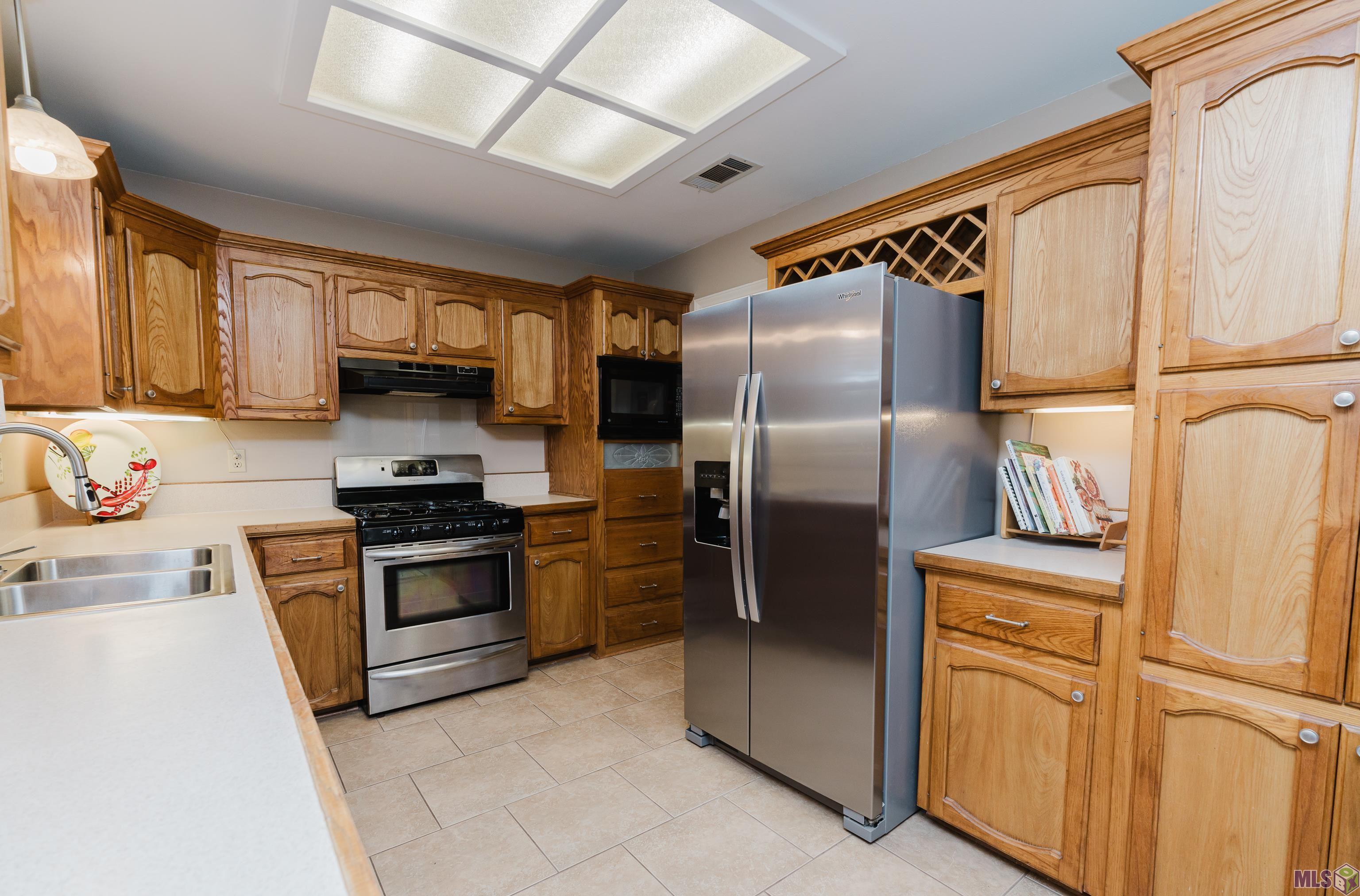 6057 Snowden Drive Baton Rouge, LA 70817 - Photo 15 of 33 A Gas Stove for culinary excellence