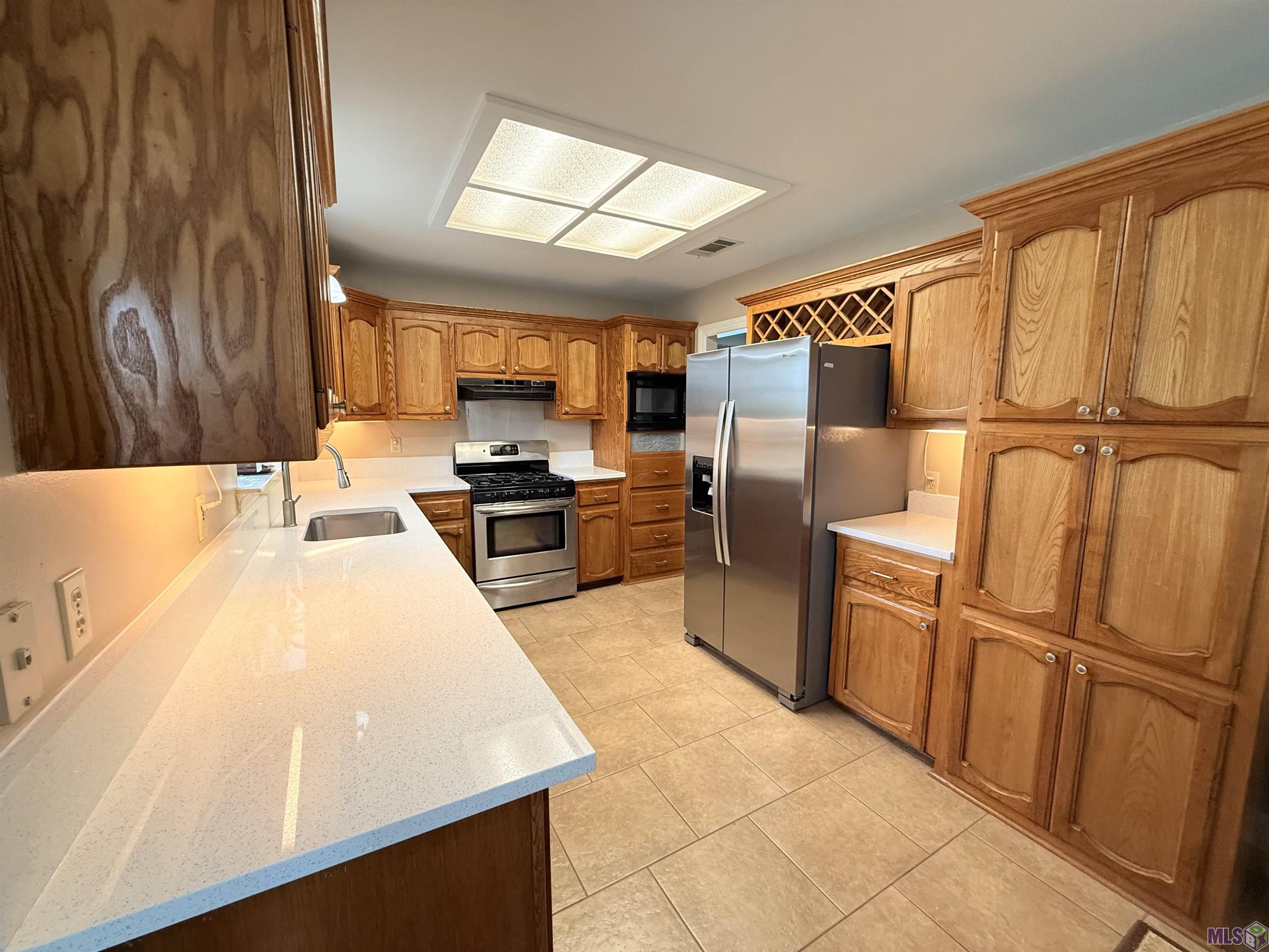 6057 Snowden Drive Baton Rouge, LA 70817 - Photo 2 of 51 Beautiful New Quartz Countertops