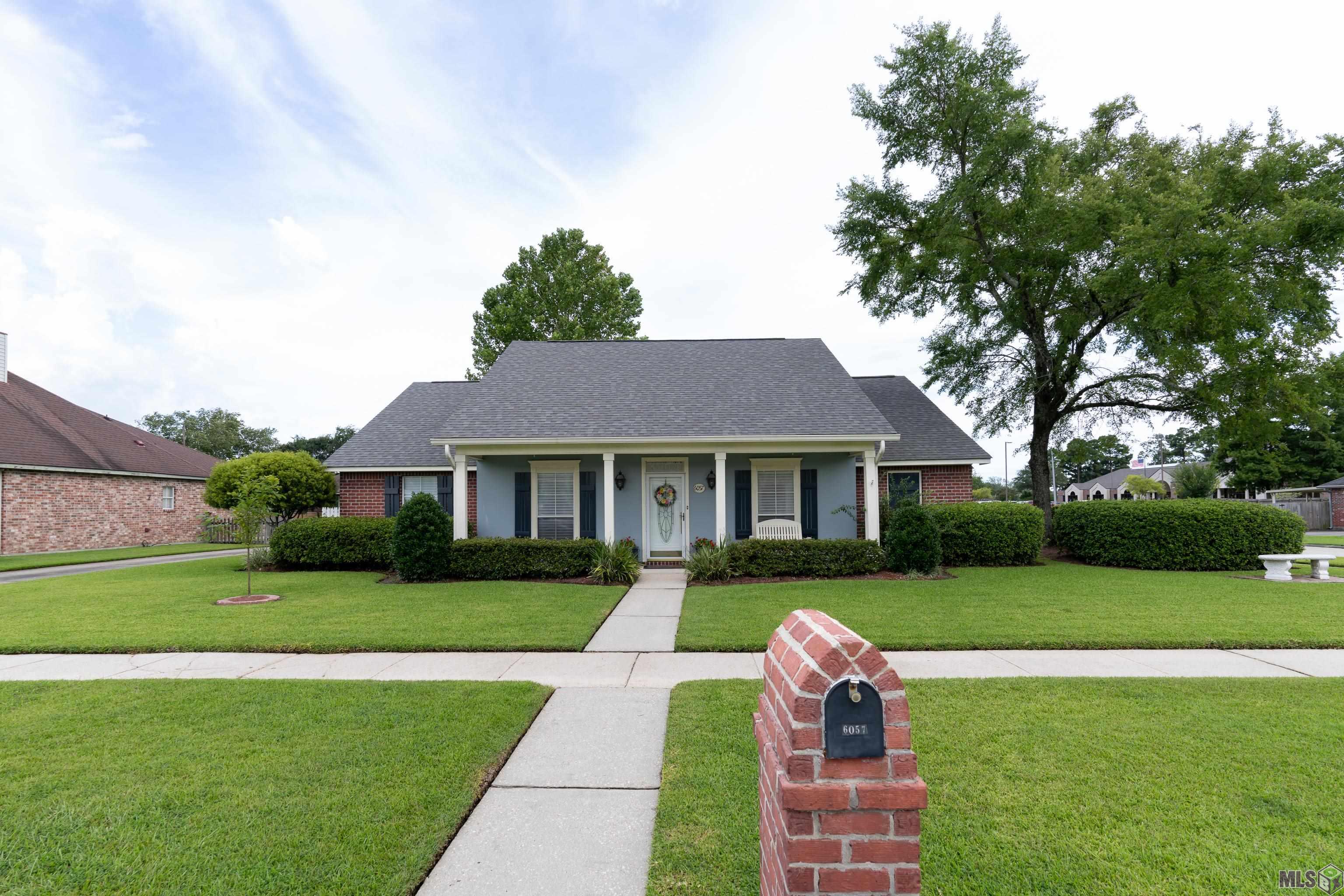 6057 Snowden Drive Baton Rouge, LA 70817 - Photo 2 of 33 Beautiful Front Garden