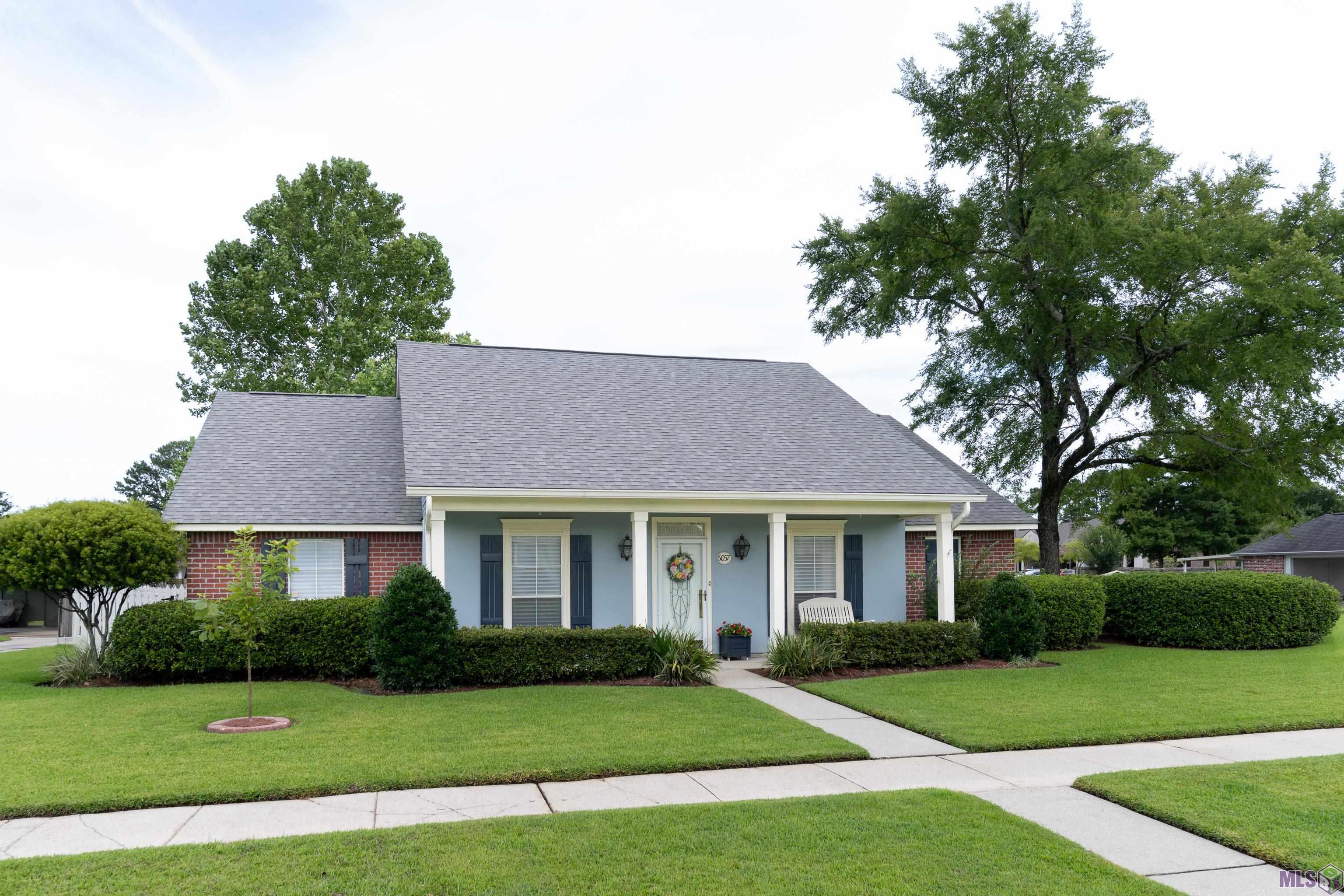 6057 Snowden Drive Baton Rouge, LA 70817 - Photo 3 of 33 Beautiful Landscaping
