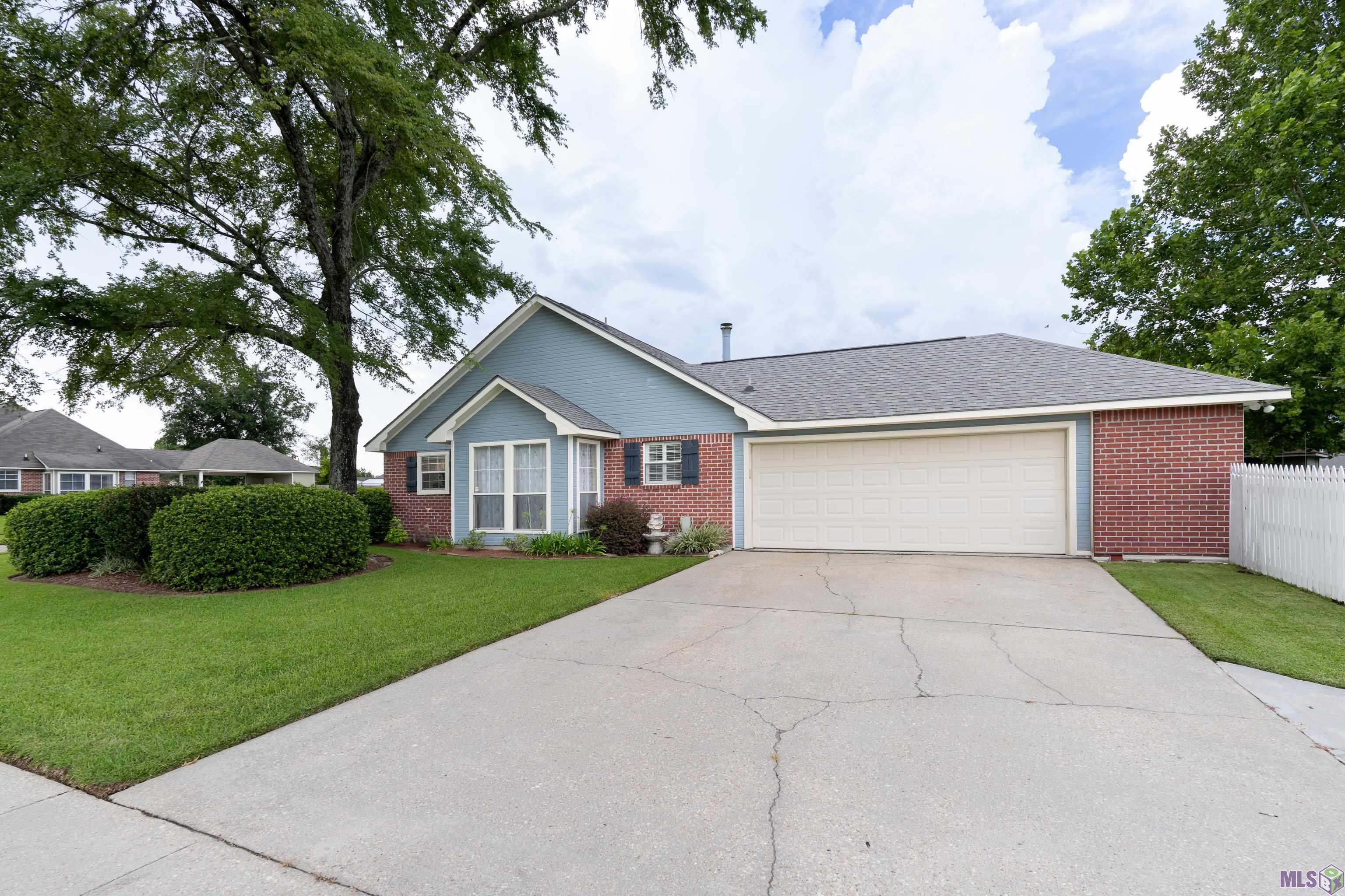 6057 Snowden Drive Baton Rouge, LA 70817 - Photo 33 of 51 2 Car Garage and Spacious Driveway