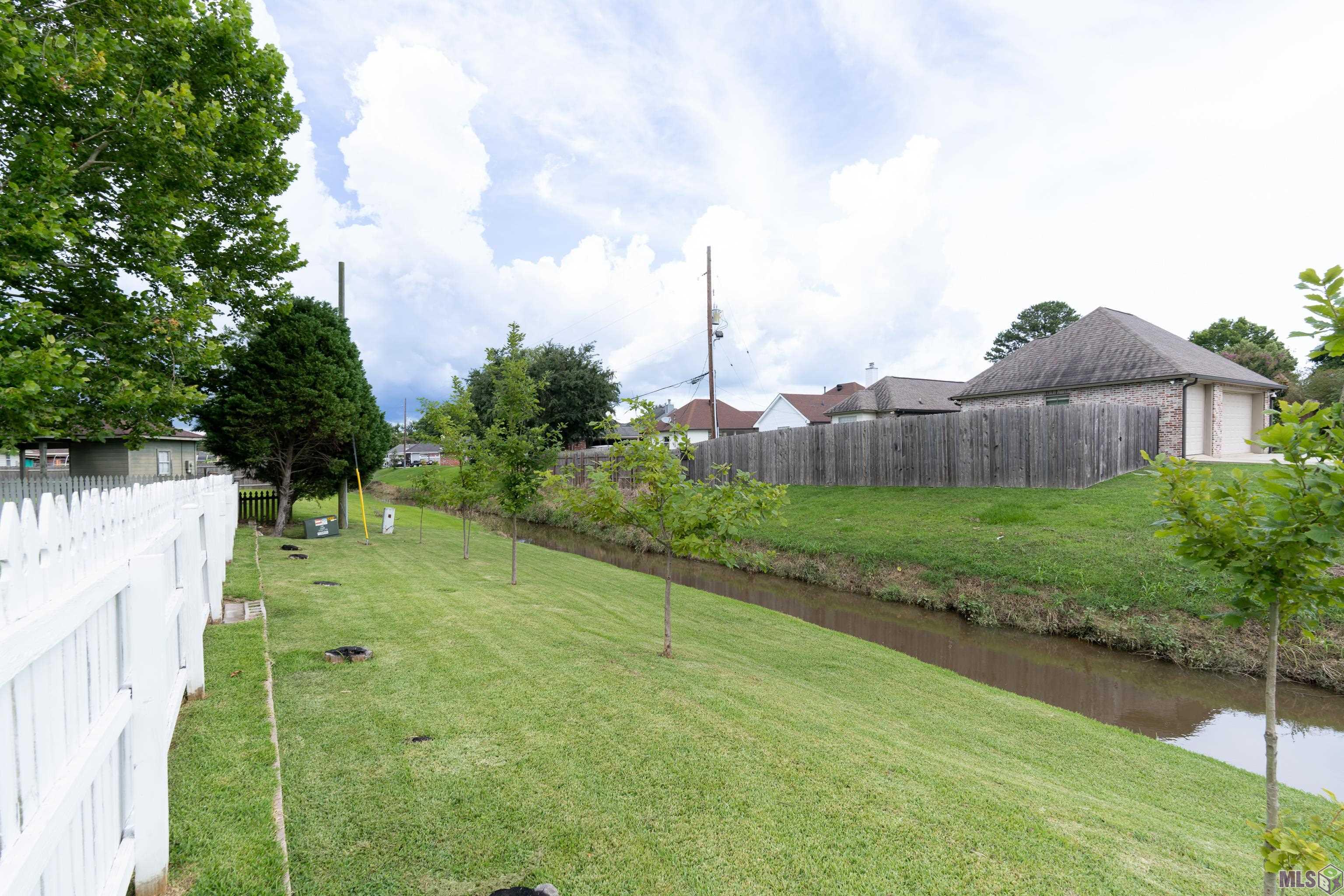 6057 Snowden Drive Baton Rouge, LA 70817 - Photo 35 of 51 Well maintained Servitude Area