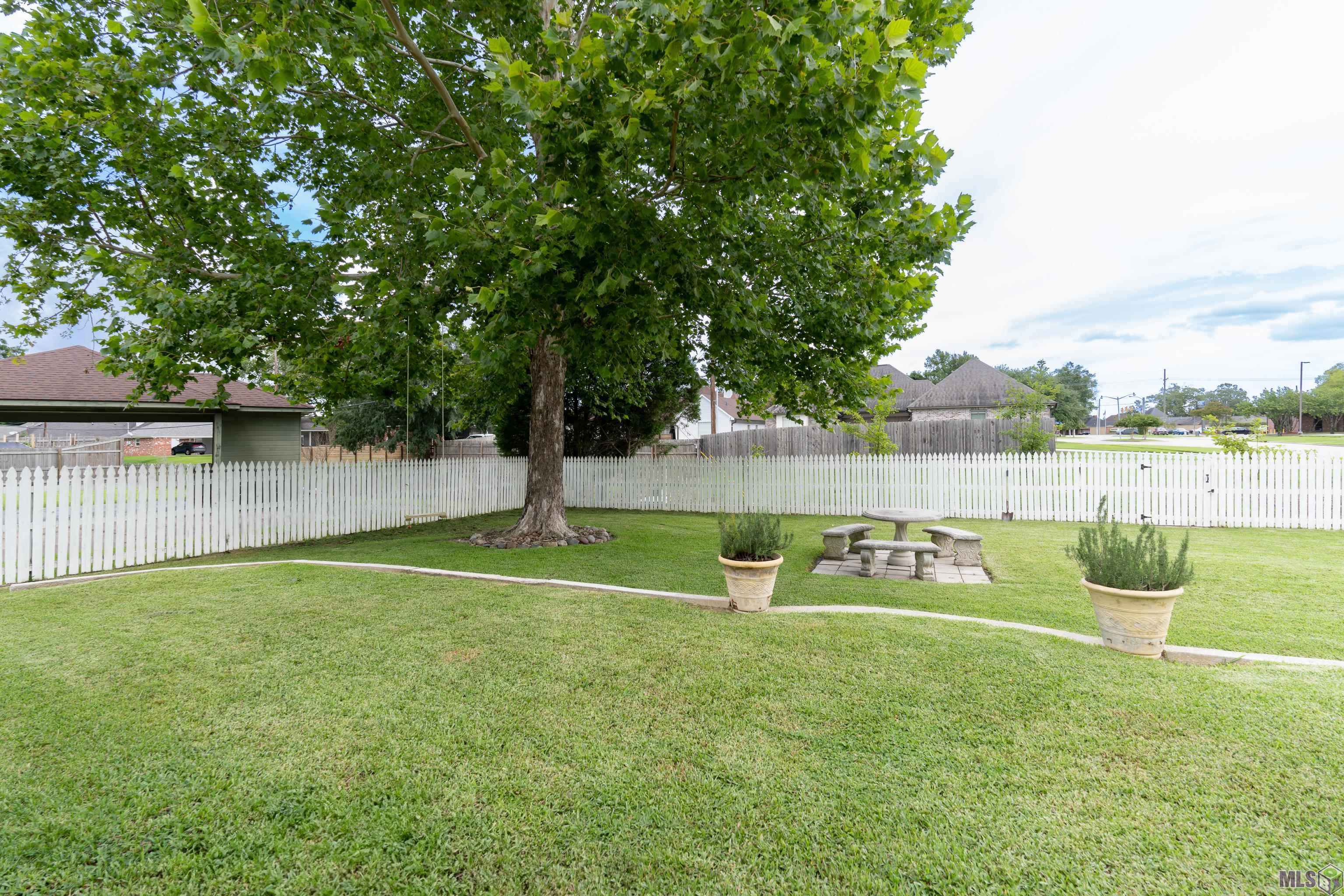 6057 Snowden Drive Baton Rouge, LA 70817 - Photo 42 of 51 A Backyard Retreat