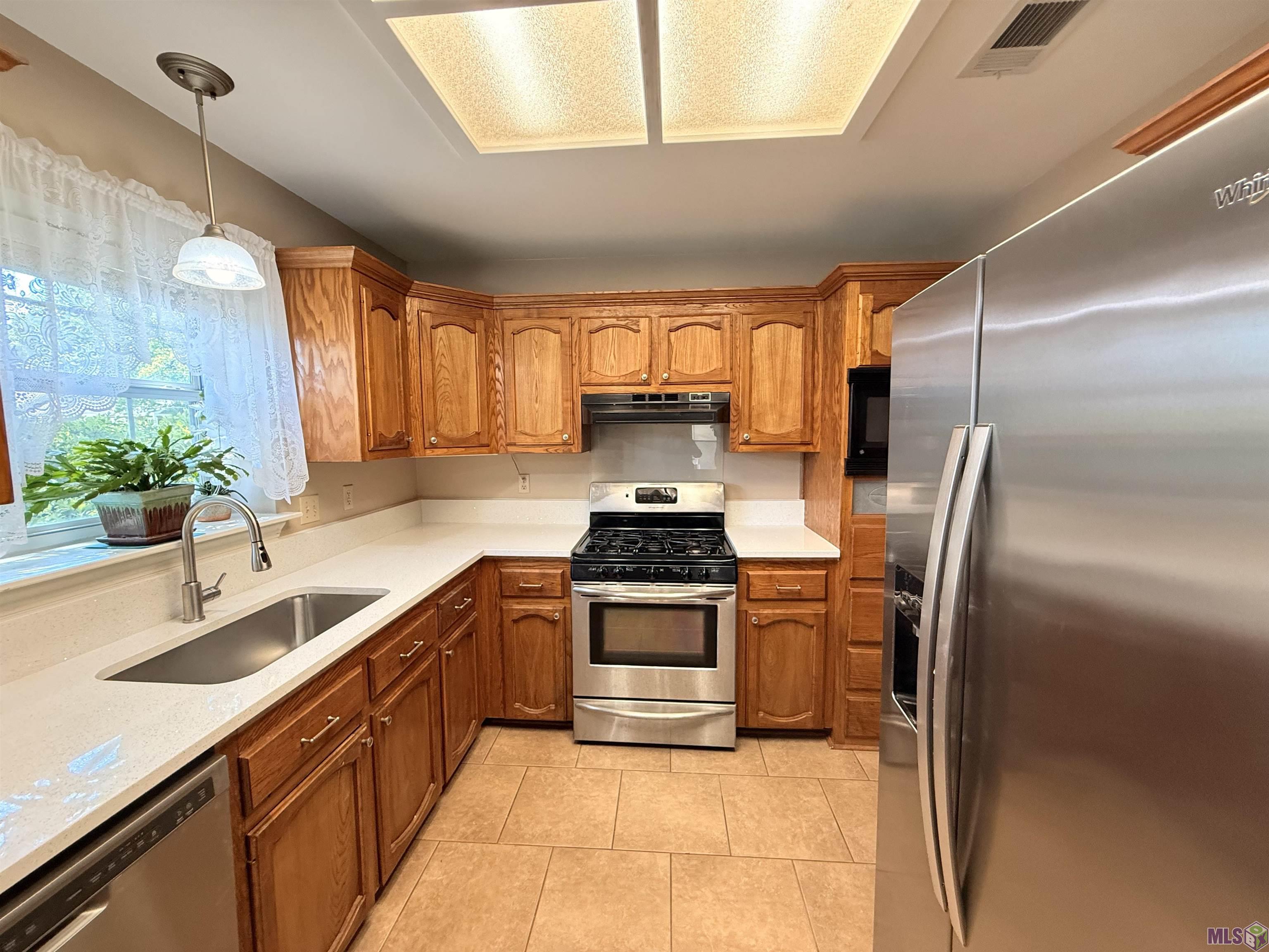 6057 Snowden Drive Baton Rouge, LA 70817 - Photo 5 of 51 New Quartz Countertops
