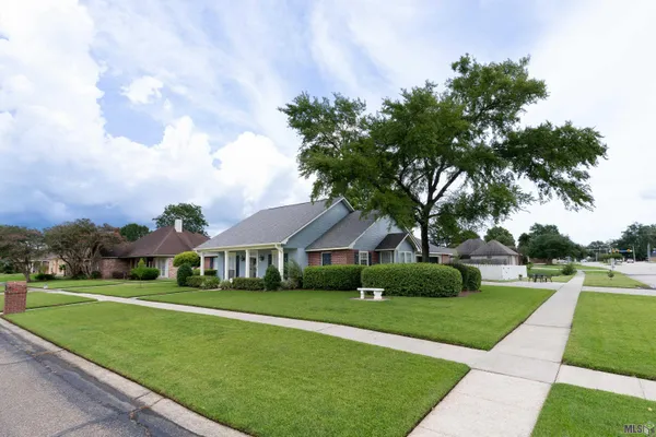 $315,000 | 6057 Snowden Drive, Baton Rouge, LA 70817