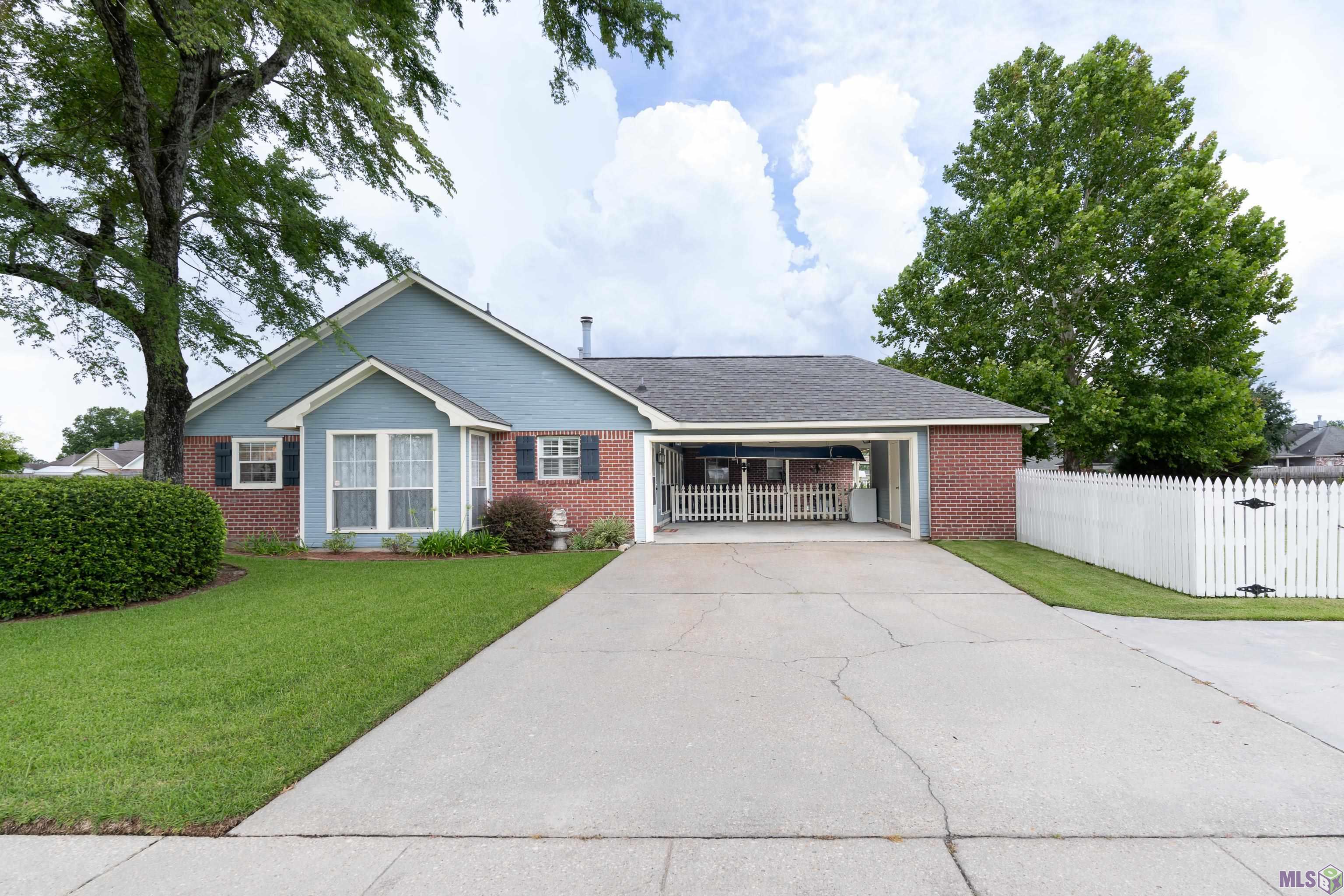 6057 Snowden Drive Baton Rouge, LA 70817 - Photo 5 of 33 Convienient Garage Parking