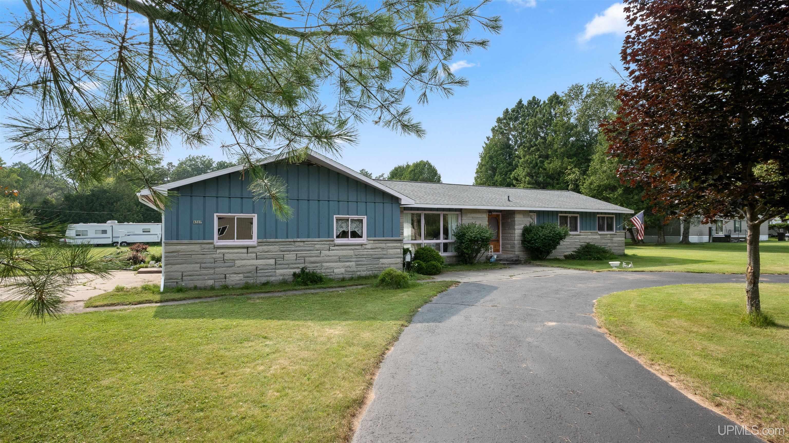 4307 M Road Escanaba, MI 49829 - Photo 4 of 46 Gallery Image 4