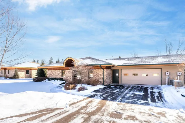 $947,500 | 8357 Congdon Boulevard, Unit 7, Duluth, MN 55804