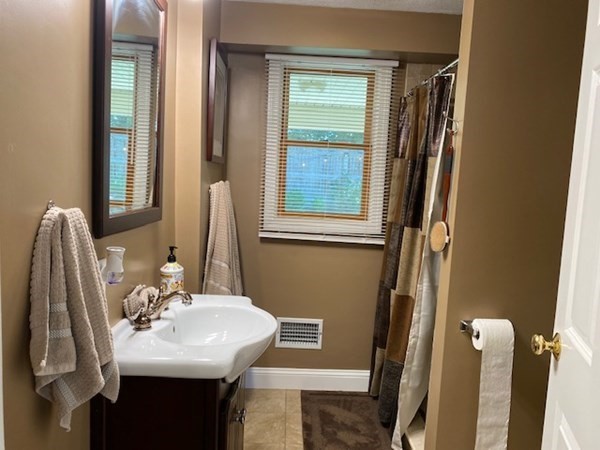 54 Farrell Road Lynn, MA 01905 - Photo 11 of 42 Gallery Image 11