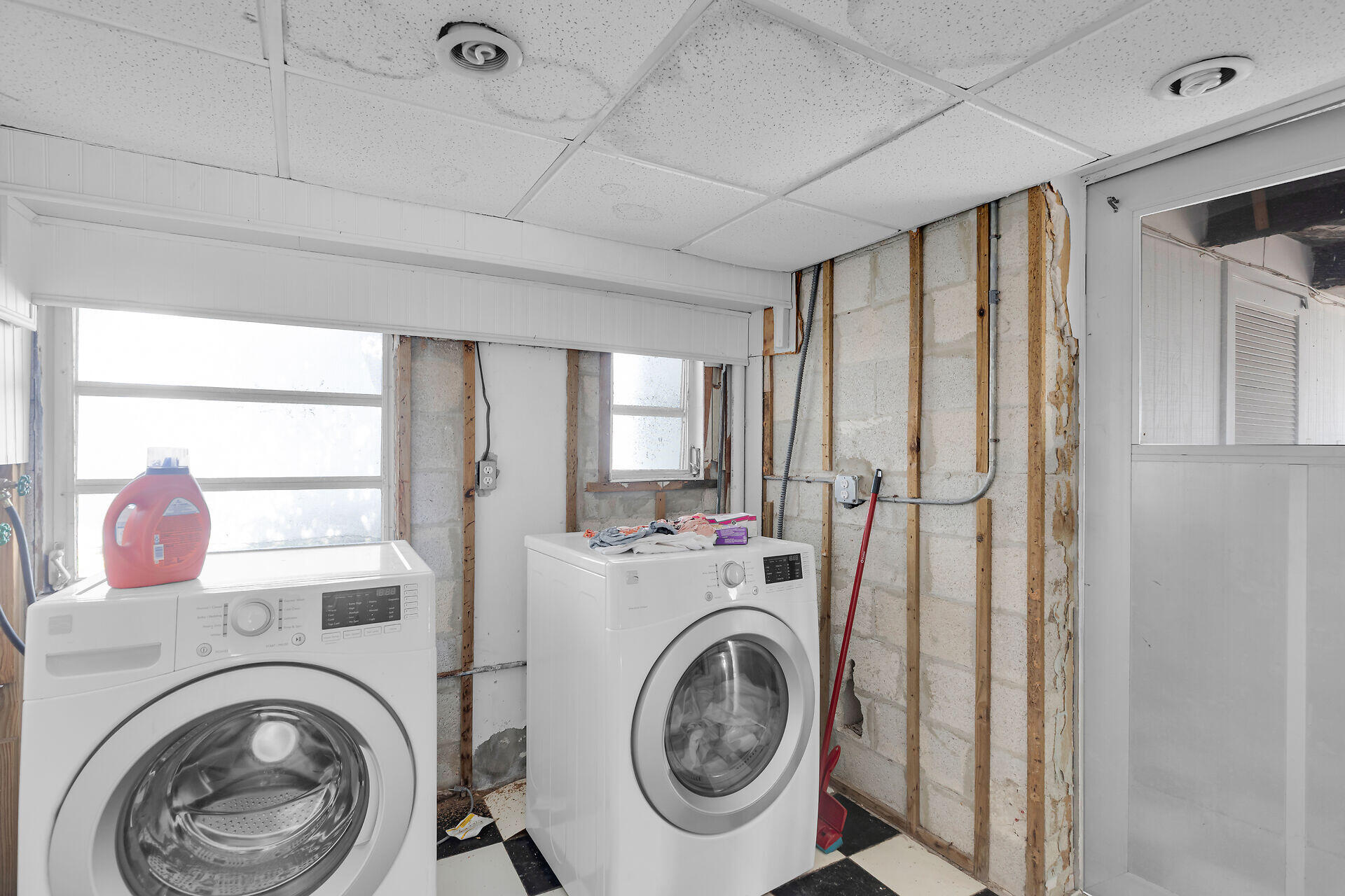 606 North Silver Circle Key Largo, FL 33037 - Photo 34 of 54 a utility room with dryer and washer