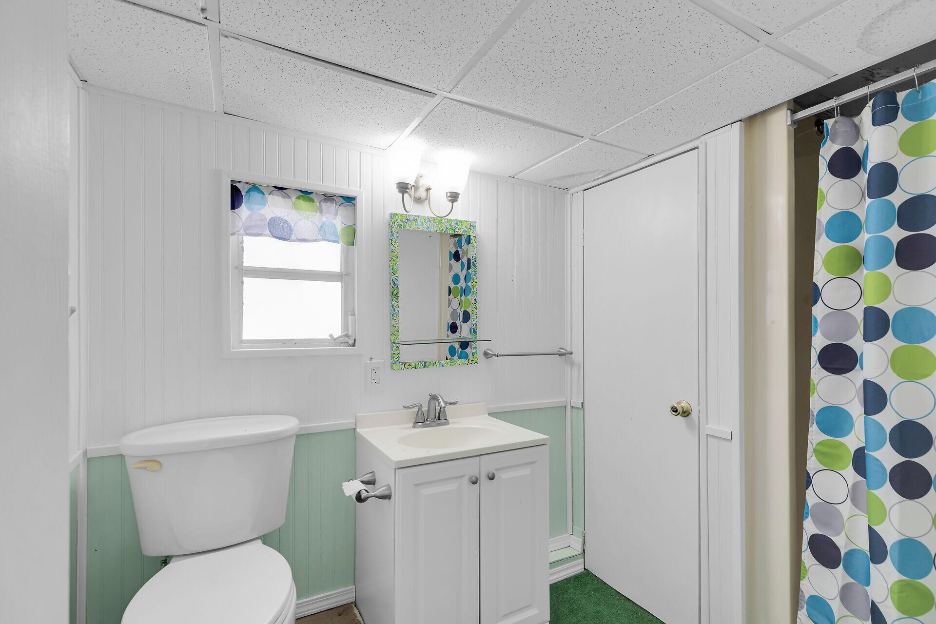 606 North Silver Circle Key Largo, FL 33037 - Photo 37 of 54 a bathroom with a toilet sink and mirror