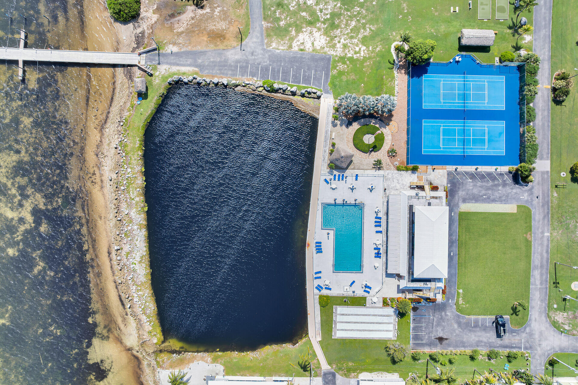 606 North Silver Circle Key Largo, FL 33037 - Photo 10 of 54 a bird view of a house