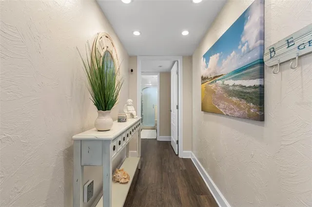 a view of a parking area