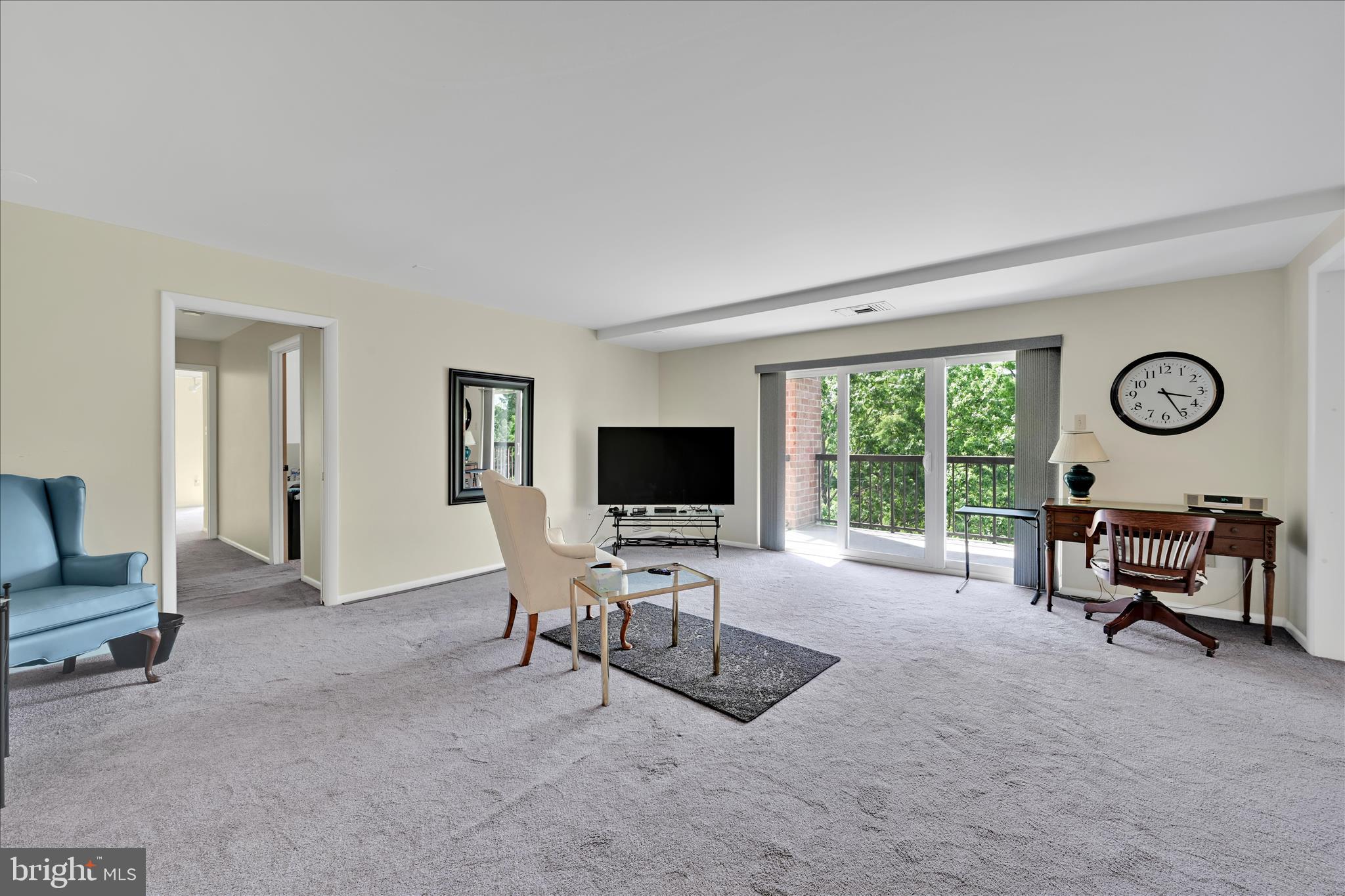 1375 Pershing Boulevard, Unit 608 Reading, PA 19607 - Photo 7 of 29 Living Area