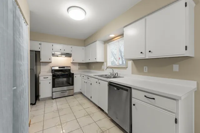 $379,990 | 21459 Georgetown Drive, Plainfield, IL 60544