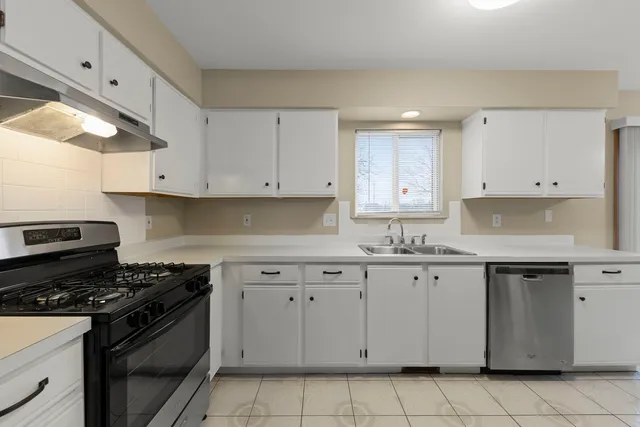 $379,990 | 21459 Georgetown Drive, Plainfield, IL 60544