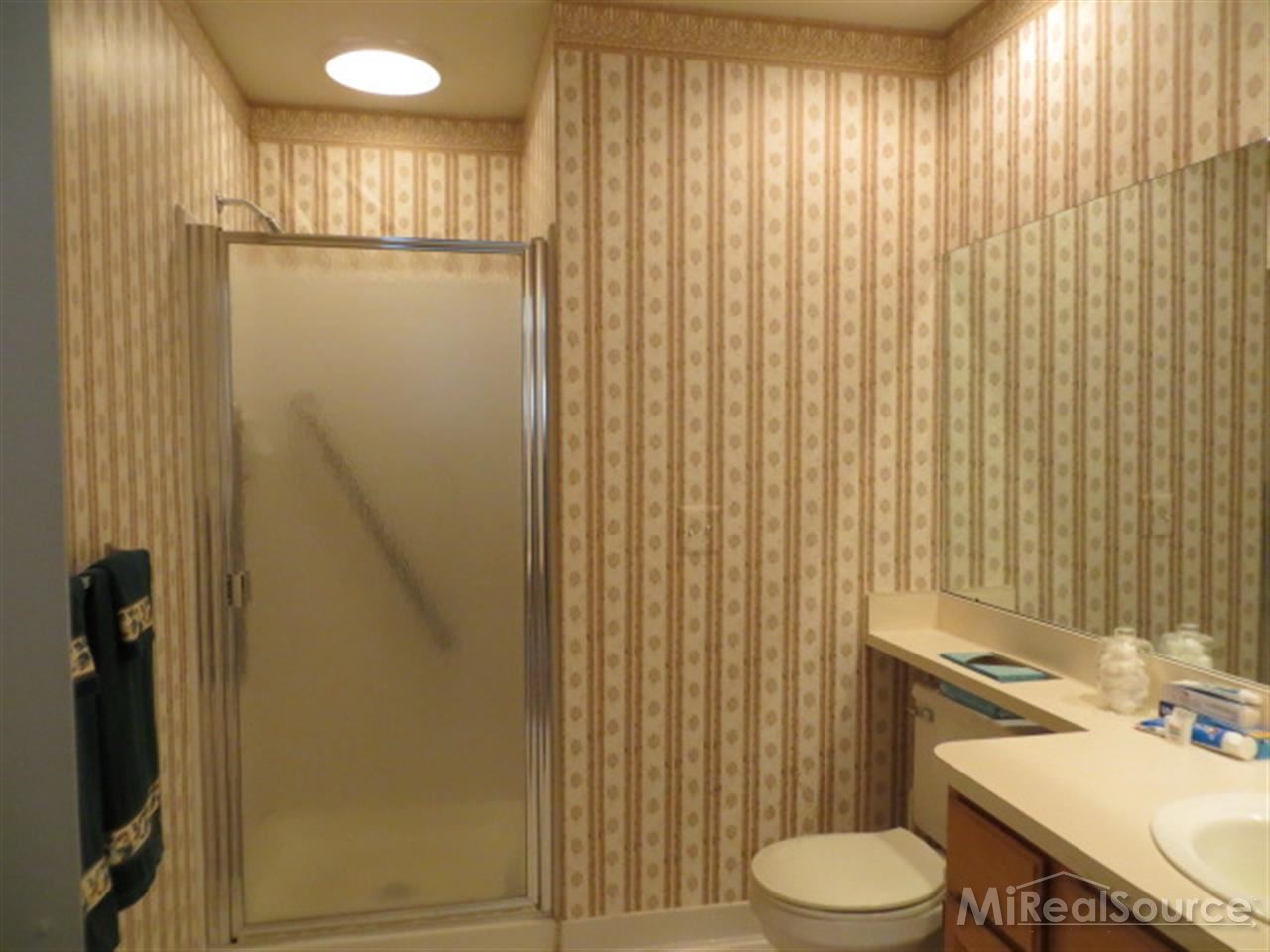 2130 London Bridge Drive Rochester, MI 48307 - Photo 7 of 19 31185616-6.JPG