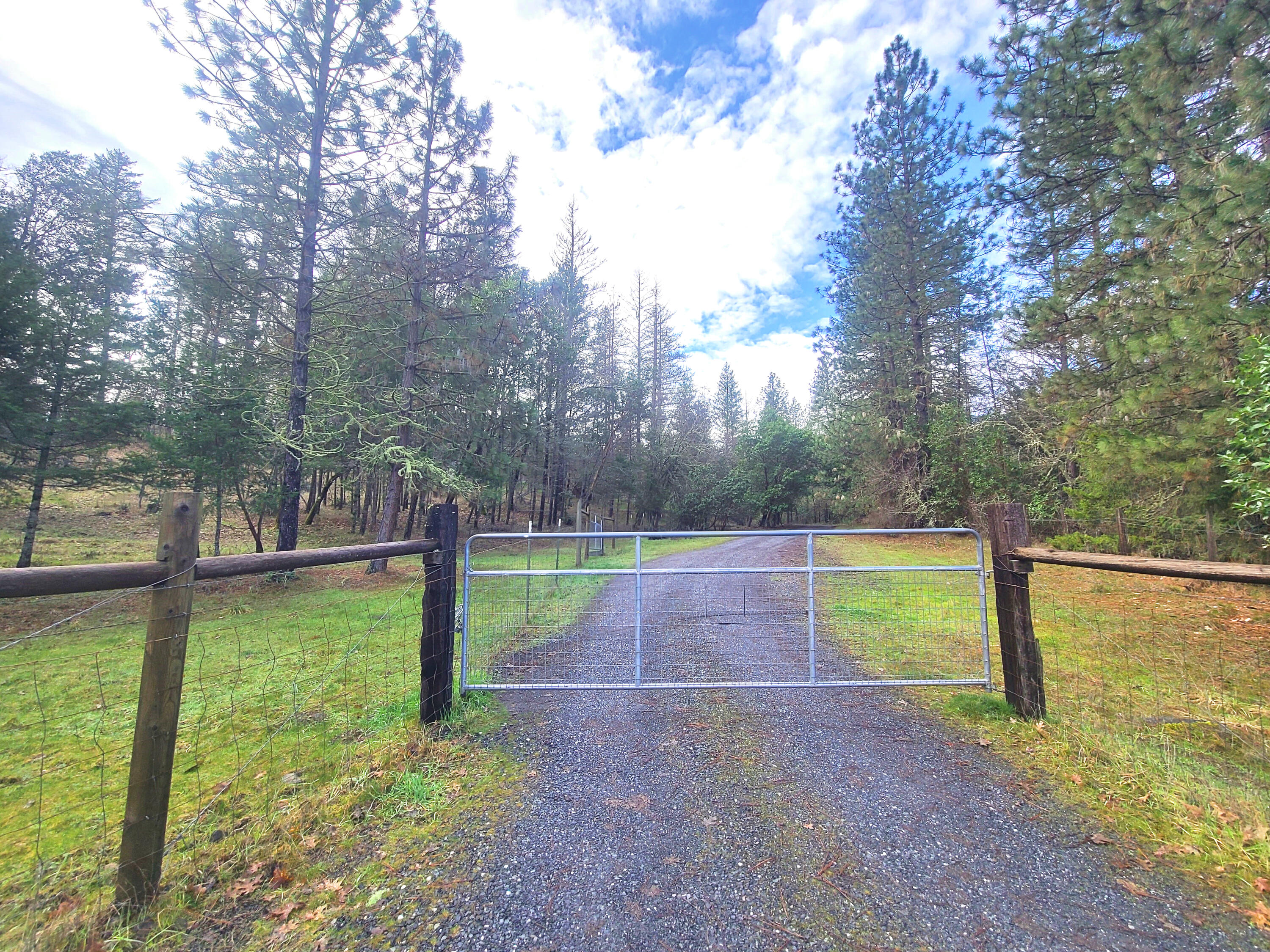 8026 Upper Applegate Road Jacksonville, OR 97530 - Photo 3 of 52 gated entry