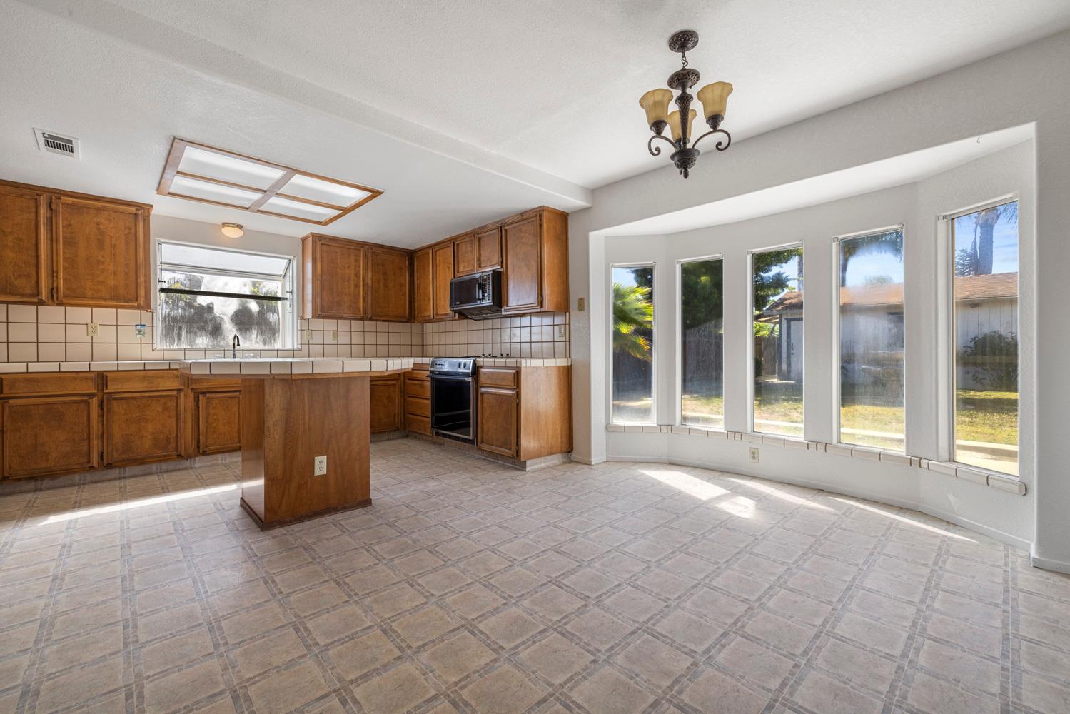 1050 West Tuolumne Road Turlock, CA 95382 - Photo 11 of 30