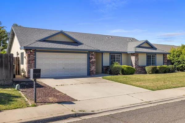 $449,900 | 1050 West Tuolumne Road, Turlock, CA 95382