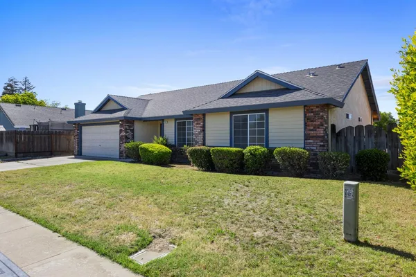 $449,900 | 1050 West Tuolumne Road, Turlock, CA 95382
