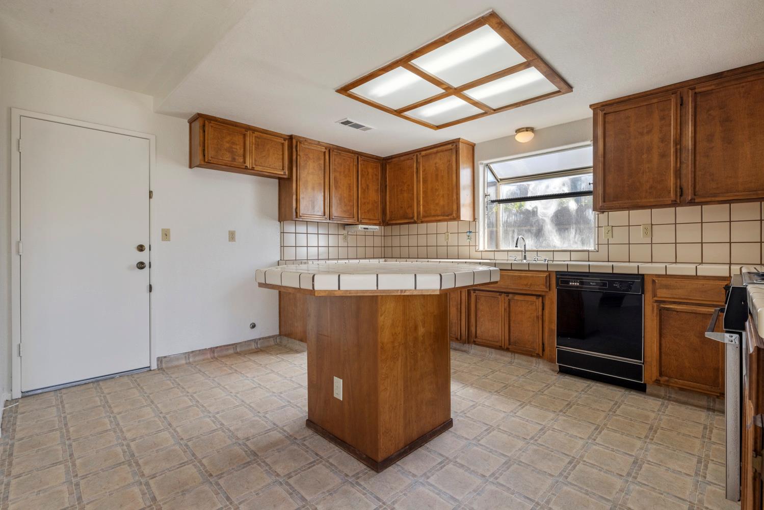 1050 West Tuolumne Road Turlock, CA 95382 - Photo 8 of 30