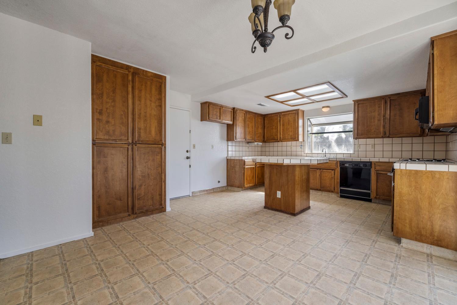 1050 West Tuolumne Road Turlock, CA 95382 - Photo 9 of 30