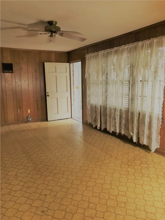 193 Gin House Road Abbeville, SC 29620 - Photo 11 of 34 FAMILY ROOM
