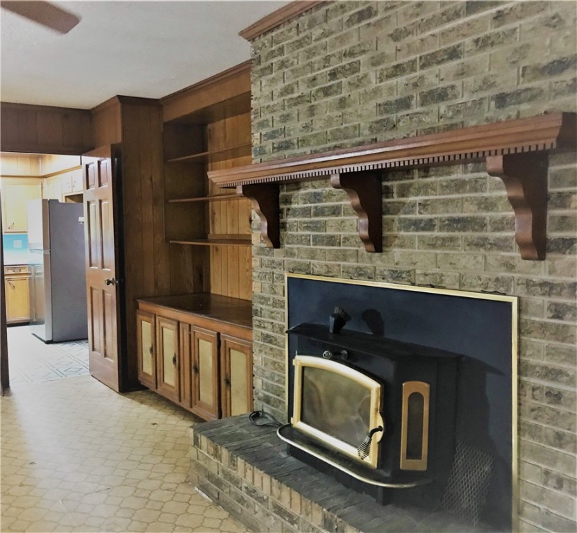193 Gin House Road Abbeville, SC 29620 - Photo 12 of 34 FAMILY ROOM WITH WOOD BURNING STOVE