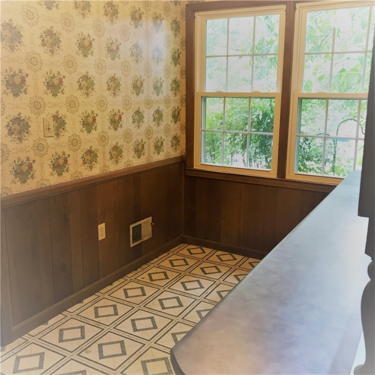 193 Gin House Road Abbeville, SC 29620 - Photo 10 of 34 EATING AREA AT BAR