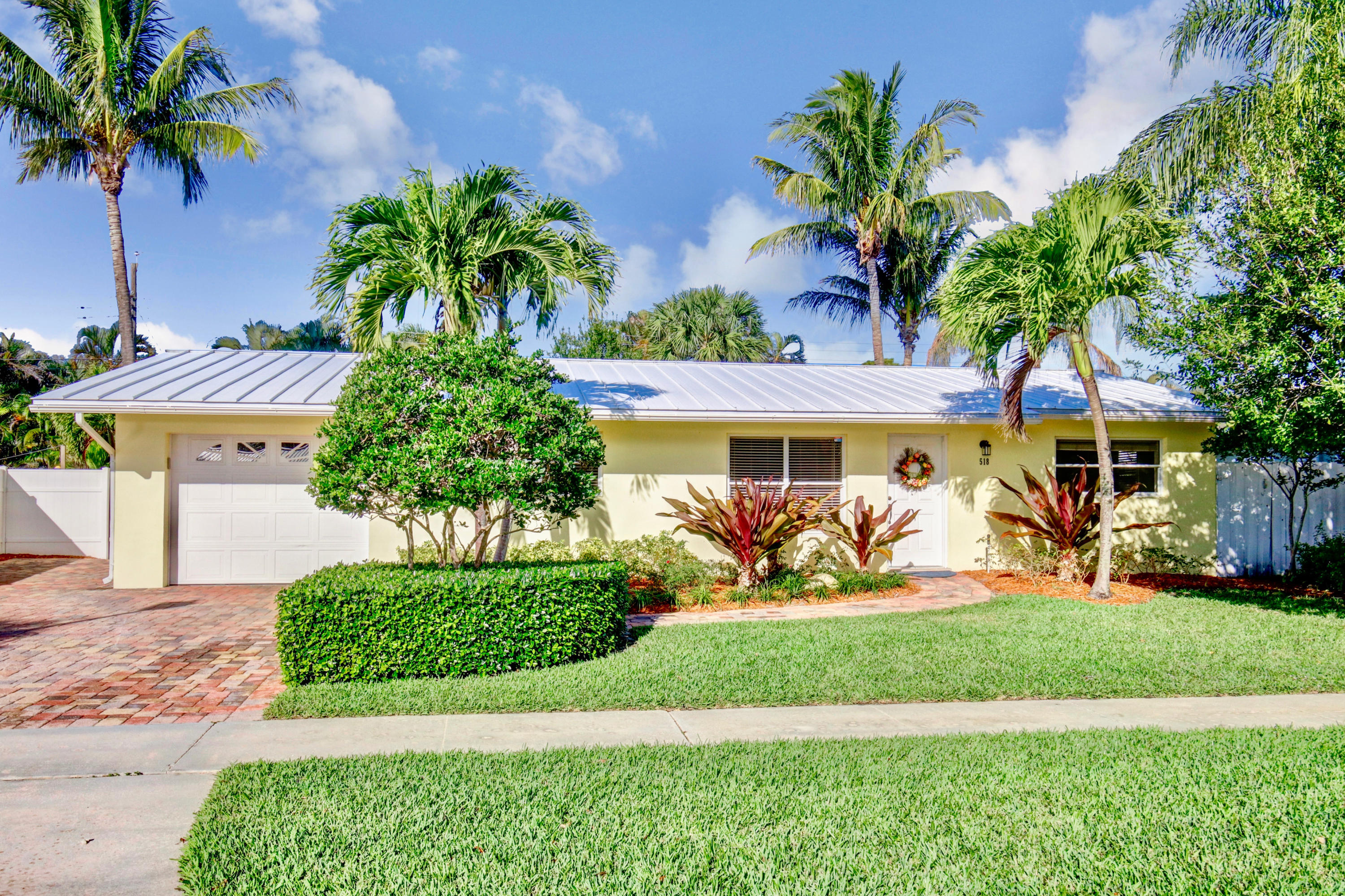 518 Dover Road Tequesta, FL 33469 - Photo 1 of 28 518 N Dover Rd HR-1