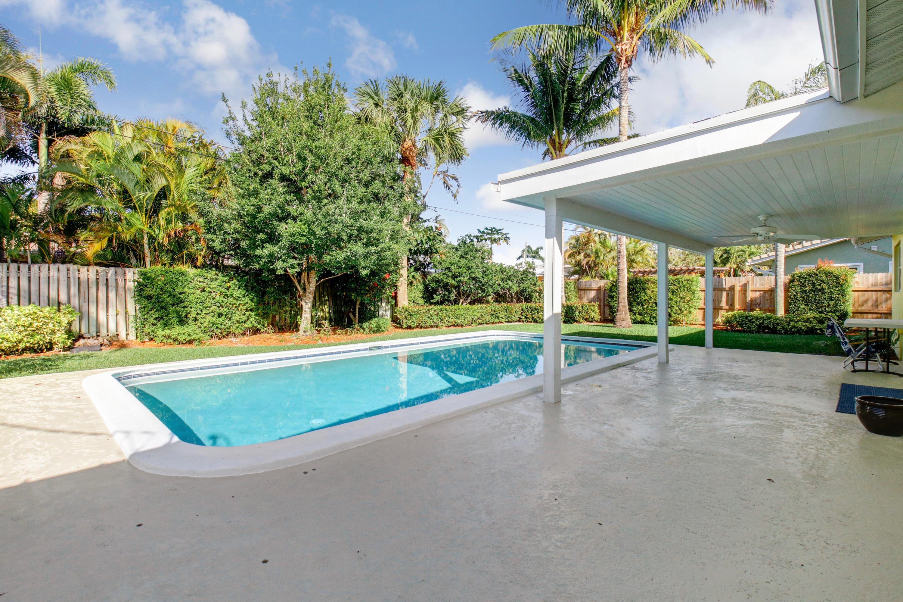 518 Dover Road Tequesta, FL 33469 - Photo 11 of 28 518 N Dover Rd HR-19