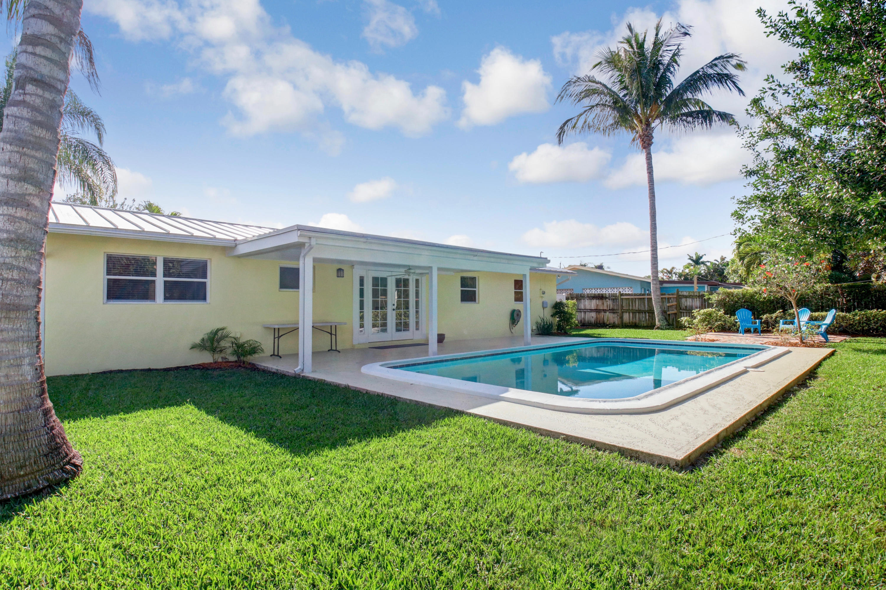 518 Dover Road Tequesta, FL 33469 - Photo 3 of 28 518 N Dover Rd HR-21